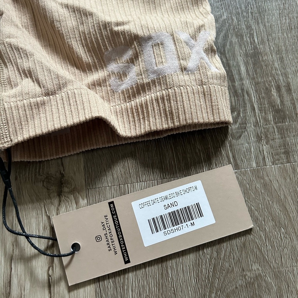 NWT Sarah’s Day x White fox biker shorts - Picture 2 of 3